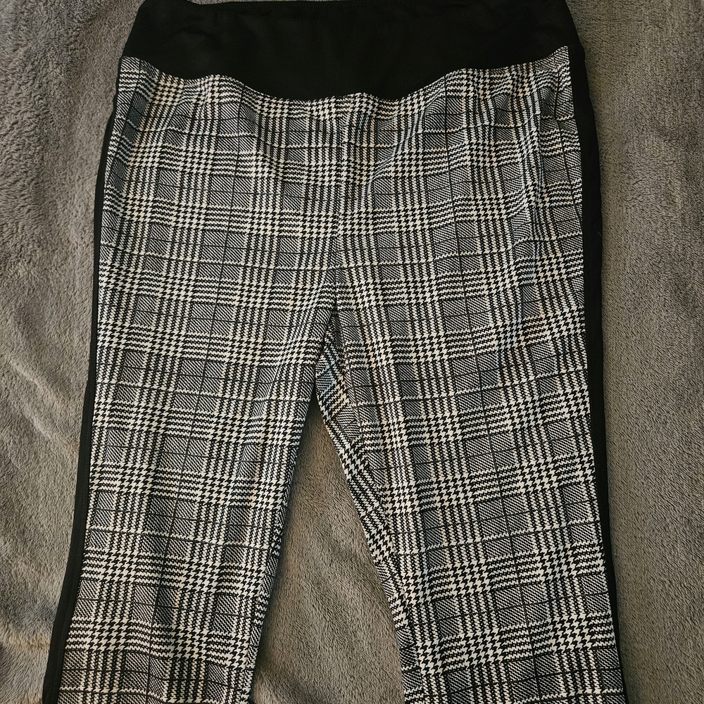Plaid Women's Leggings - Black and Gray
